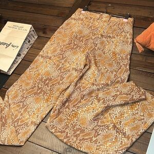 ARITIZA snake skin print flowy dress pants size 4